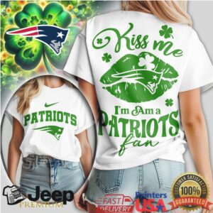 New England Patriots St. Patrick'S Day Kiss Me I'M A Fan Tshirt