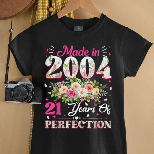 21 Year Old Made In 2004 Floral 21st Birthday Women Gifts T Shirt