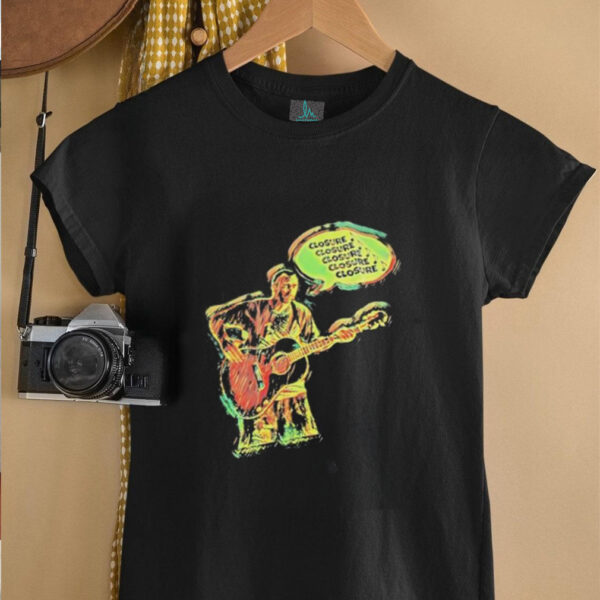 Closure Song graphic shirt