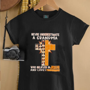 Never underestimate a grandma who believes in Jesus and loves Tennessee shirt3