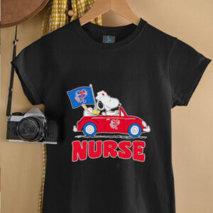 Nurse Snoopy and Woodstock driving car Philadelphia Phillies shirt