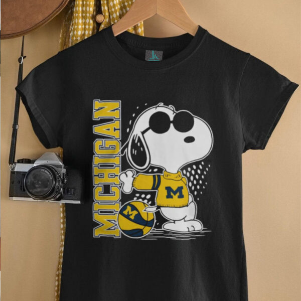 Peanuts Snoopy Michigan Wolverines Basketball 2025 Shirt