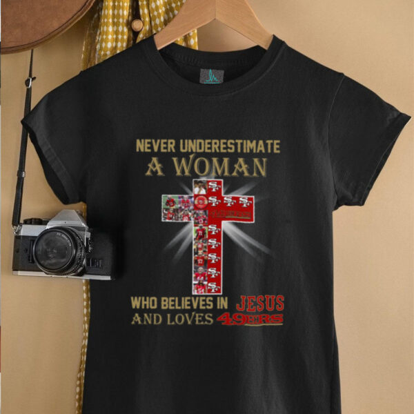 San Francisco 49ers Don’t Never Underestimate A Woman Who Believes In Jesus Shirt