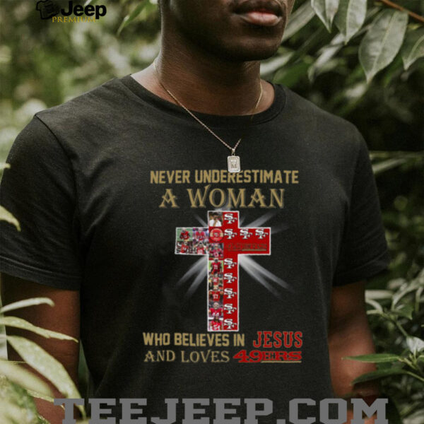 San Francisco 49ers Don’t Never Underestimate A Woman Who Believes In Jesus Shirt