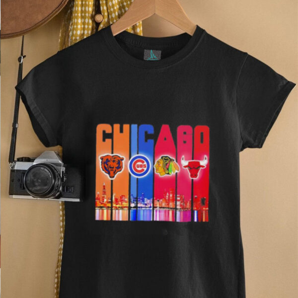 Skyline Chicago sports Bears Cubs Blackhawks Bulls logo shirt