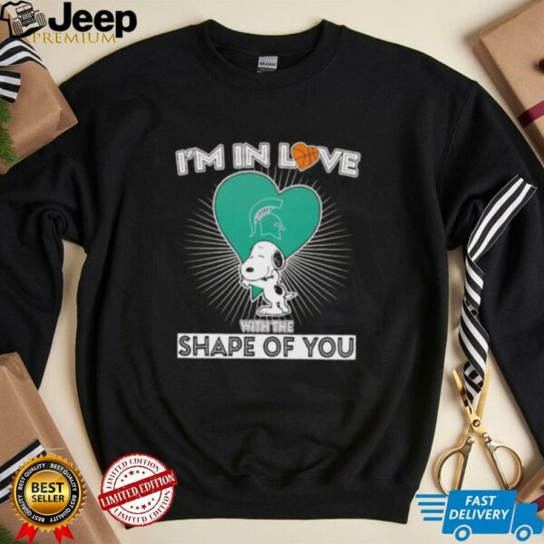 Snoopy I’m in love with the shape of you Michigan State Spartans basketball shirt