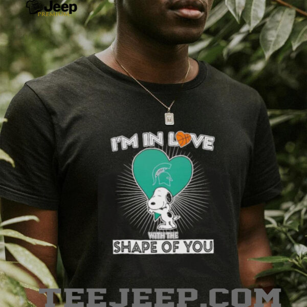 Snoopy I’m in love with the shape of you Michigan State Spartans basketball shirt