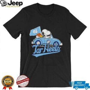 Snoopy and Woodstock driving car Tar Heels basketball shirt