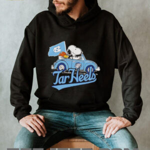 Snoopy and Woodstock driving car Tar Heels basketball shirt2