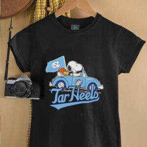 Snoopy and Woodstock driving car Tar Heels basketball shirt3
