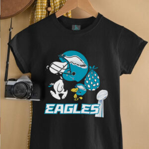 Snoopy and Woodstock walking Philadelphia Eagles shirt