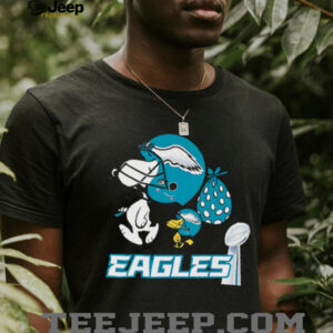 Snoopy and Woodstock walking Philadelphia Eagles shirt2