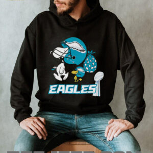 Snoopy and Woodstock walking Philadelphia Eagles shirt5