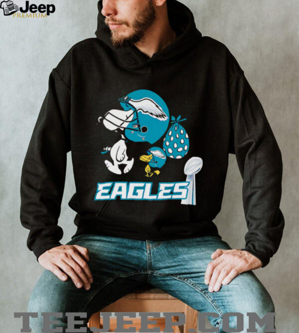 Snoopy and Woodstock walking Philadelphia Eagles shirt