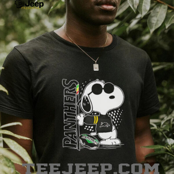 Snoopy stand Penrith Panthers shirt
