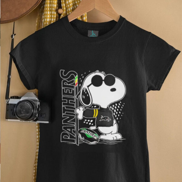 Snoopy stand Penrith Panthers shirt