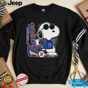Snoopy standing Detroit Tigers baseball shirt