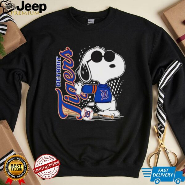 Snoopy standing Detroit Tigers baseball shirt