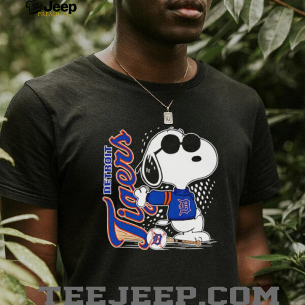 Snoopy standing Detroit Tigers baseball shirt