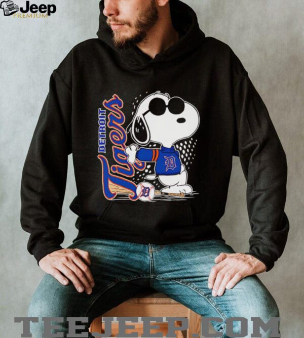 Snoopy standing Detroit Tigers baseball shirt