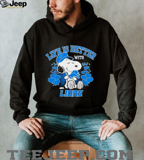 Life Is Better Lions Snoopy Hug Detroit Lions Logo T shirt