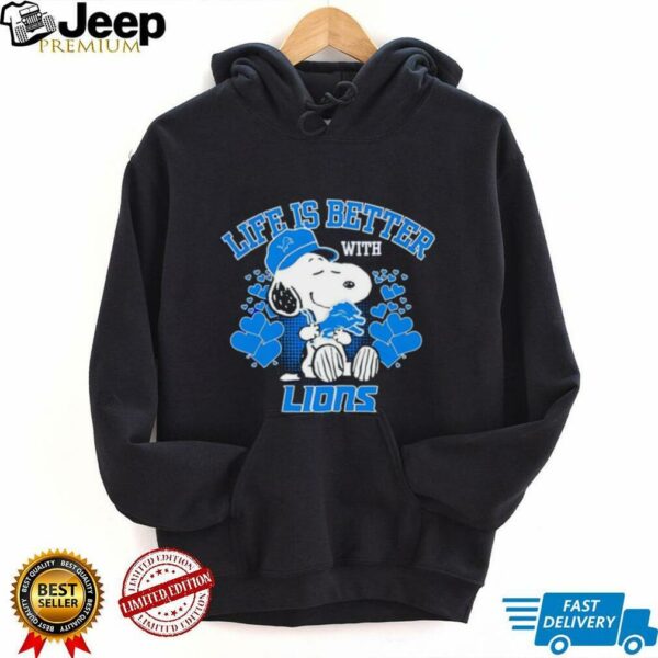 Life Is Better Lions Snoopy Hug Detroit Lions Logo T shirt