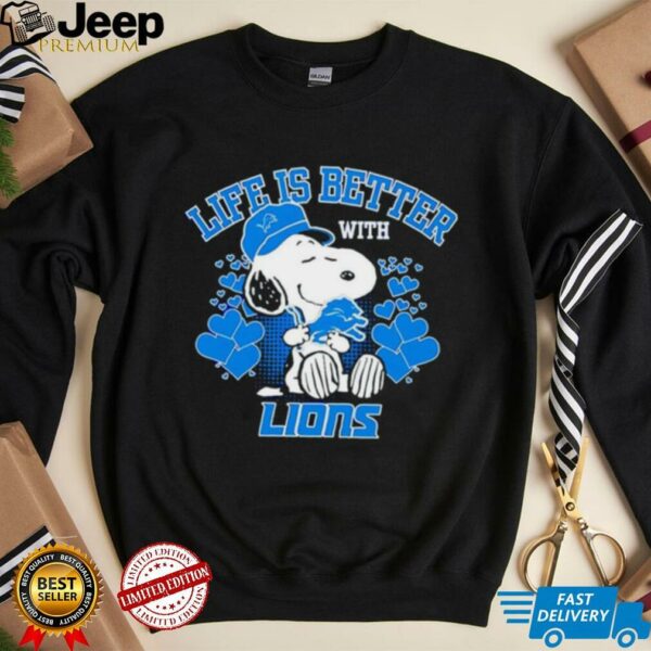 Life Is Better Lions Snoopy Hug Detroit Lions Logo T shirt