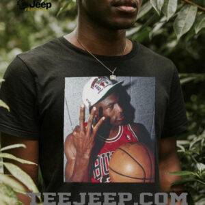 Michael Jordan Vintage 90s chicago bulls Jordan 23 retro classic 3 peat championship shirt