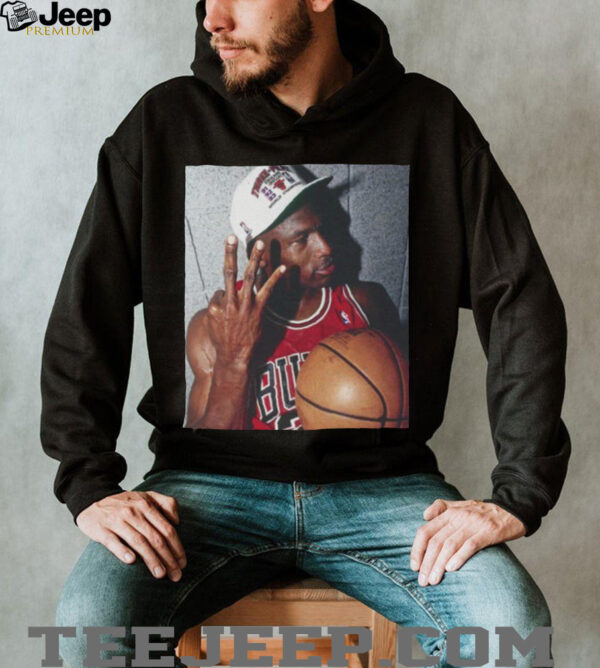 Michael Jordan Vintage 90s chicago bulls Jordan 23 retro classic 3 peat championship shirt
