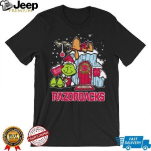 Arkansas Razorbacks Grinch and Snoopy Nuts Welcome Christmas T Shirt