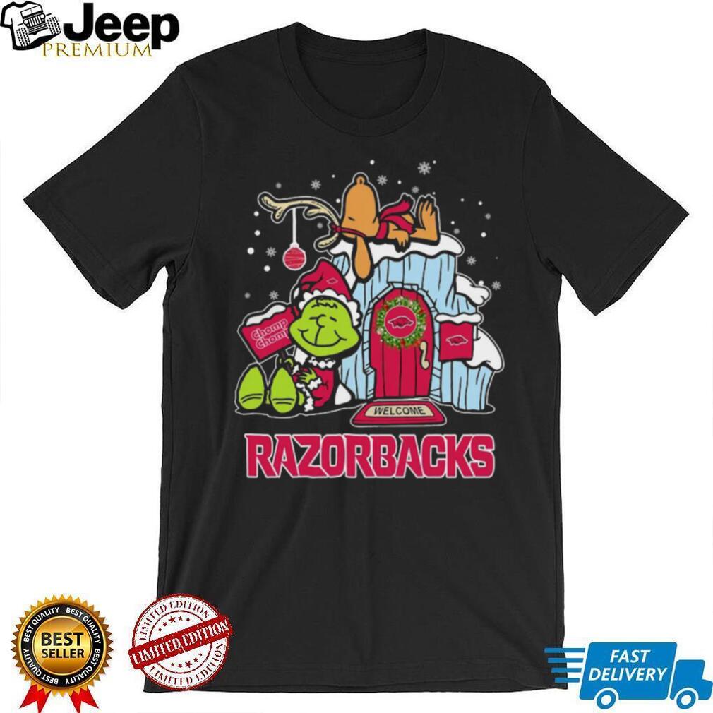 Arkansas Razorbacks Grinch and Snoopy Nuts Welcome Christmas T Shirt Arkansas Razorbacks Grinch and Snoopy Nuts Welcome Christmas T Shirt
