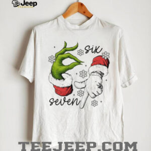Grinch and Santa Claus hand trending six seven meme Merry Christmas shirt
