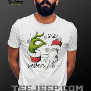 Grinch and Santa Claus hand trending six seven meme Merry Christmas shirt