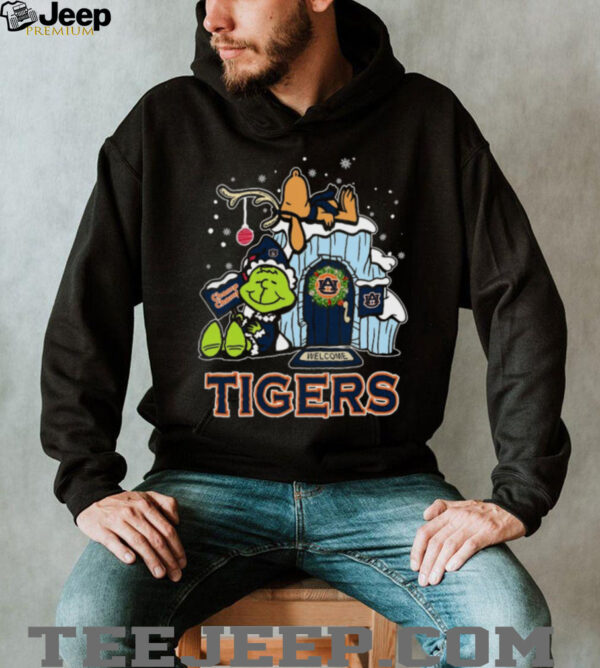 Auburn Tigers Grinch and Snoopy Nuts Welcome Christmas T Shirt