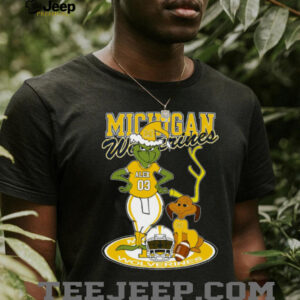 Michigan Wolverines Custom Grinch and Dog Christmas Shirt – NCAA Football Fan Tee – Personalized Holiday Gift & Game Day Wear