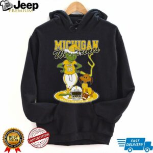 Michigan Wolverines Custom Grinch and Dog Christmas Shirt – NCAA Football Fan Tee – Personalized Holiday Gift & Game Day Wear