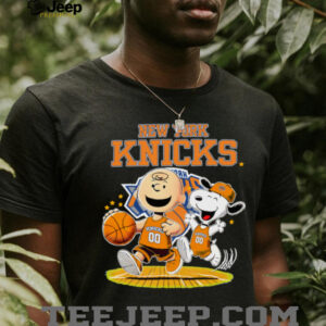 New York Knicks X Charlie Brown And Snoopy Playing Basketball Shirt