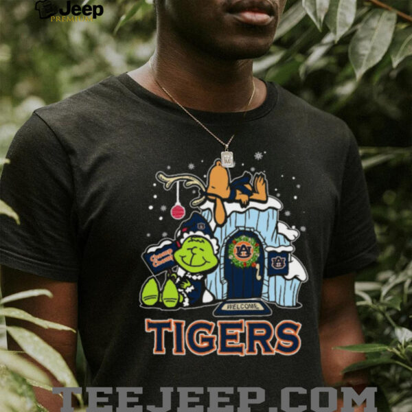 Auburn Tigers Grinch and Snoopy Nuts Welcome Christmas T Shirt