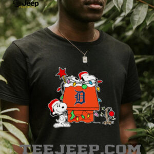 Snoopy Detroit Tigers Holiday Shirt Christmas 2025 Baseball Fan Tee