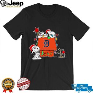 Snoopy Detroit Tigers Holiday Shirt Christmas 2025 Baseball Fan Tee