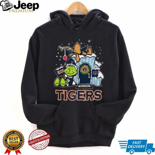 Auburn Tigers Grinch and Snoopy Nuts Welcome Christmas T Shirt