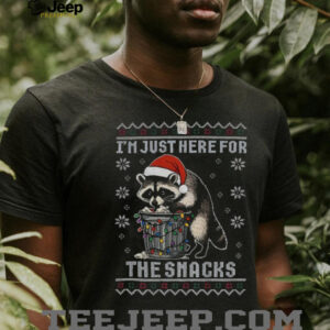Funny Raccoon Christmas I’ just here for the snacks shirt