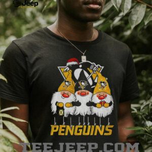 Gnome Santa hat Pittsburgh Penguins NHL Hockey 2025 cartoon Merry Christmas shirt
