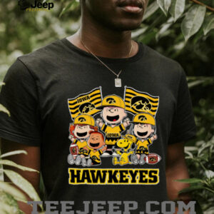 Iowa Hawkeyes Shop Snoopy Charlie Brown And Friends Hawkeyes Flags T Shirt