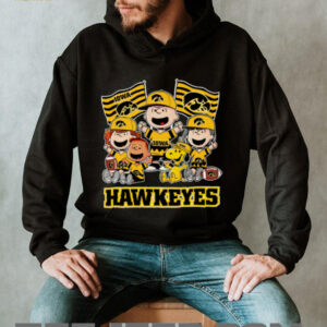 Iowa Hawkeyes Shop Snoopy Charlie Brown And Friends Hawkeyes Flags T Shirt