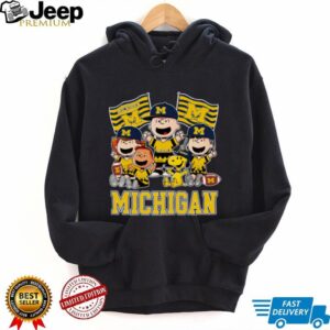 Michigan Wolverines Shop Snoopy Charlie Brown And Friends Wolverines Flags T Shirt
