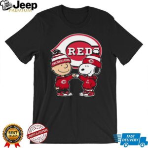 Cincinnati Reds Snoopy & Charlie Brown Fist Bump T Shirt
