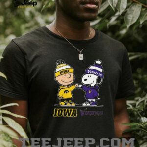 Iowa Vikings Peanuts Charlie Brown and Snoopy Fist Bump T Shirt