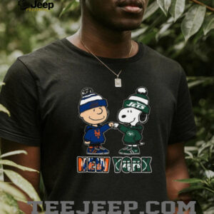 New York Mets vs. Jets Peanuts Friendly Fist Bump T Shirt
