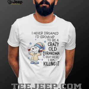 Snoopy I never dreamed I’d grow up to be a crazy old grandma but here I am killing it Christmas shirt